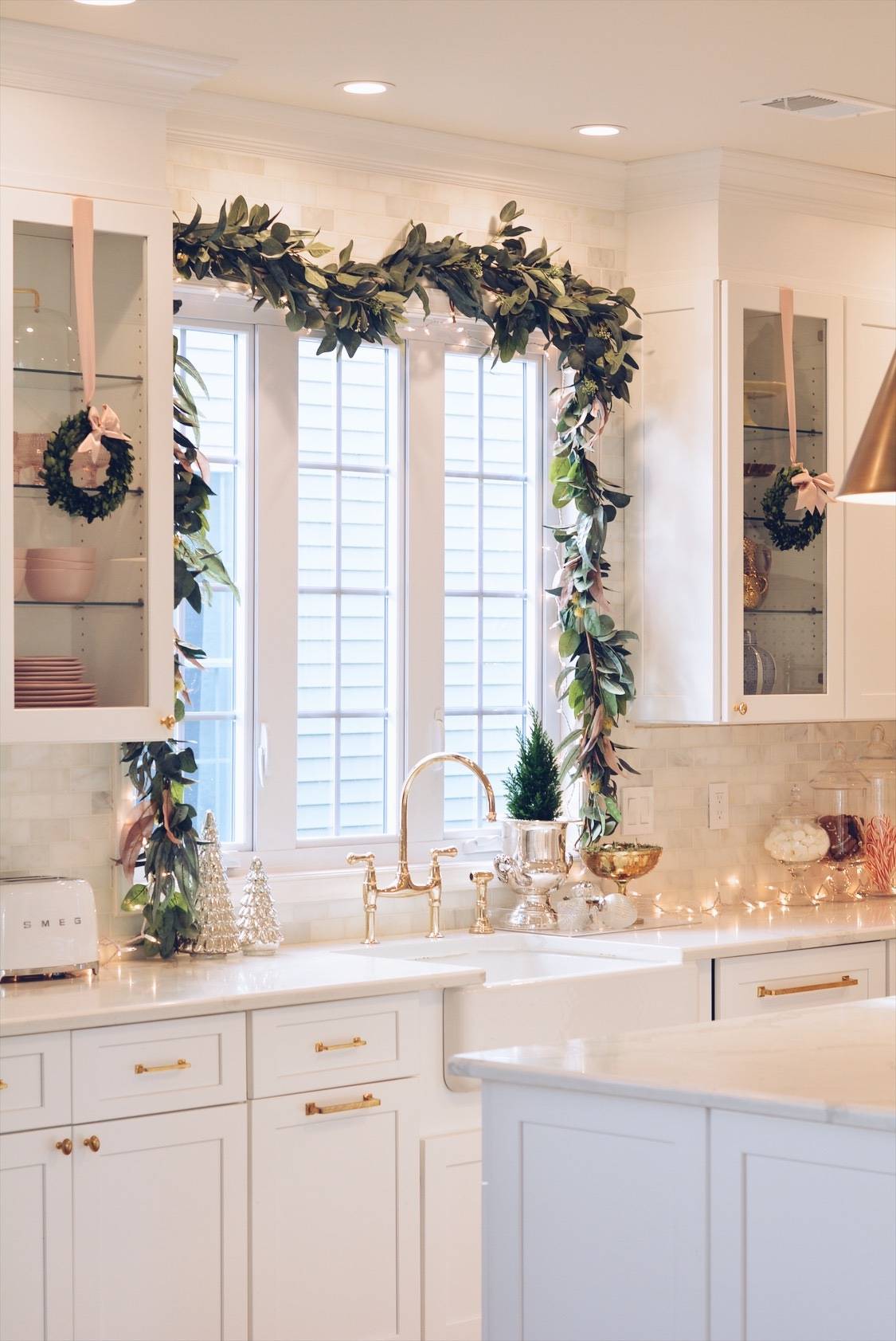 Elegant Christmas Part II - Christmas Kitchen Decor - The Pink Dream