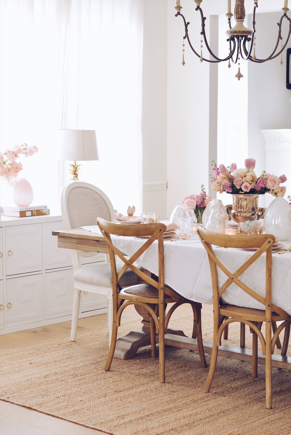Beautiful Easter Tablescape Ideas: Easter Table Decor - The Pink Dream