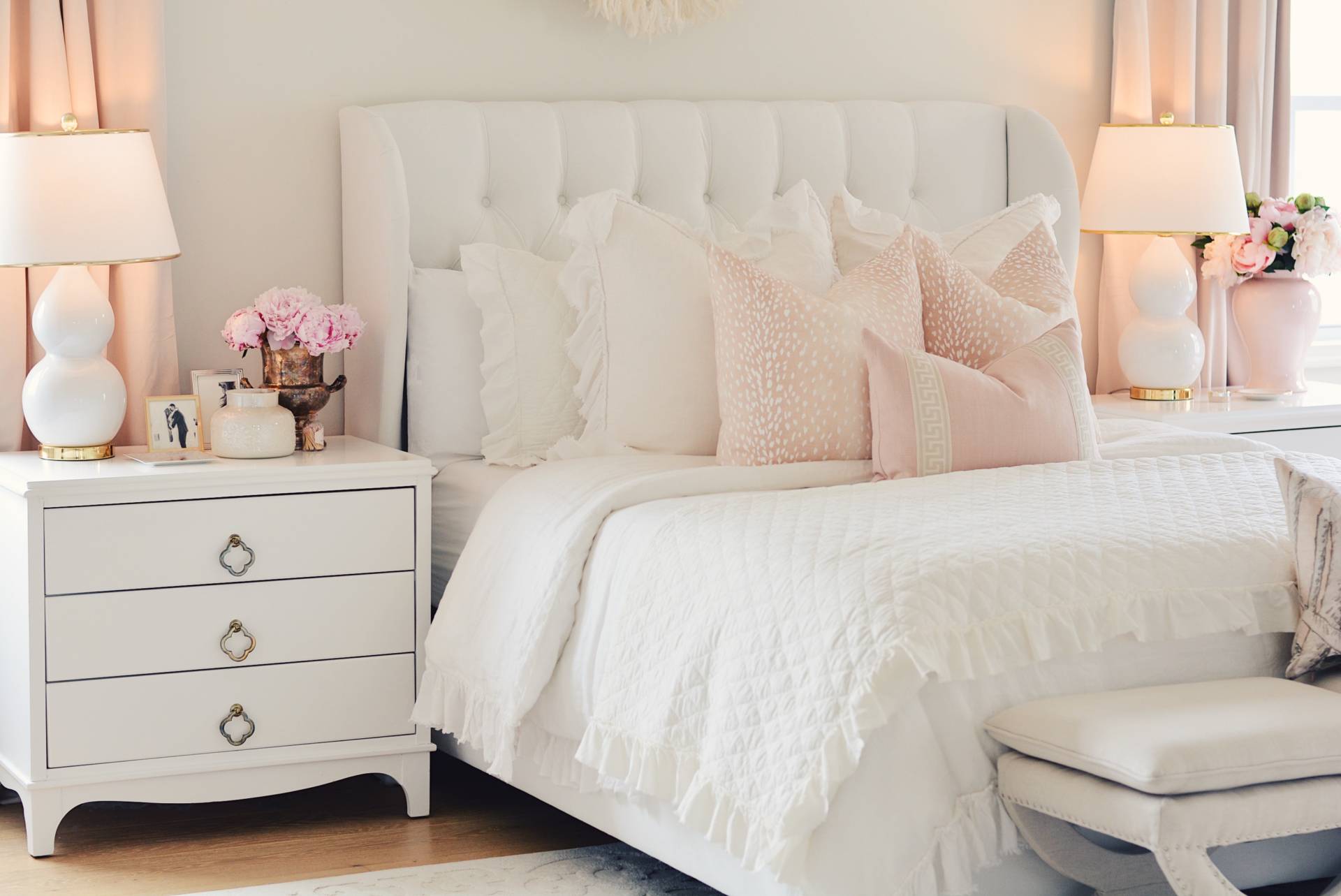 How To Make a Bed Like a Pro - Three Ways to Style Your Bed - The Pink ...